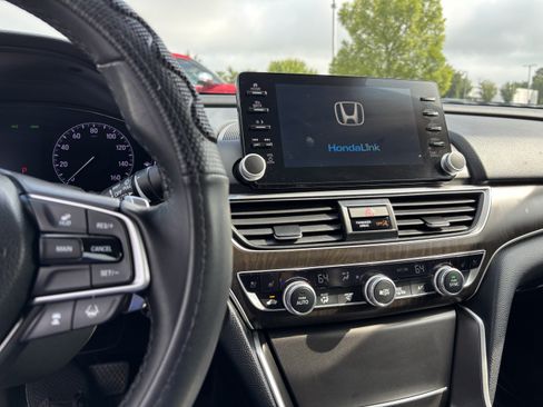 Used 2020 Honda Accord Touring image 31
