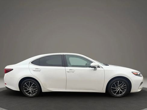 Used 2018 Lexus ES 350 w/ Luxury Package w/Wood Trim image 4