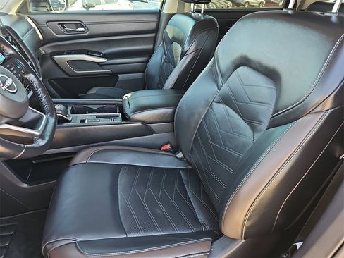 Used 2023 Nissan Pathfinder Platinum image 15