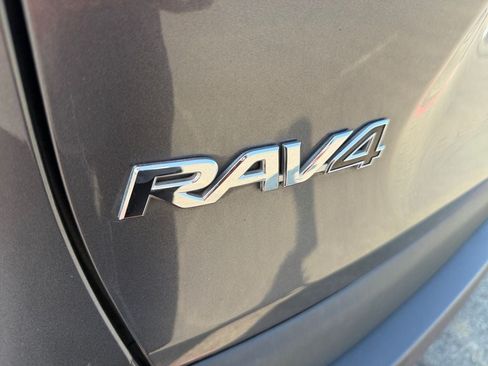 Used 2021 Toyota RAV4 XLE AWD/4WD image 34