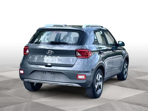 Used 2025 Hyundai Venue SEL FWD image 8