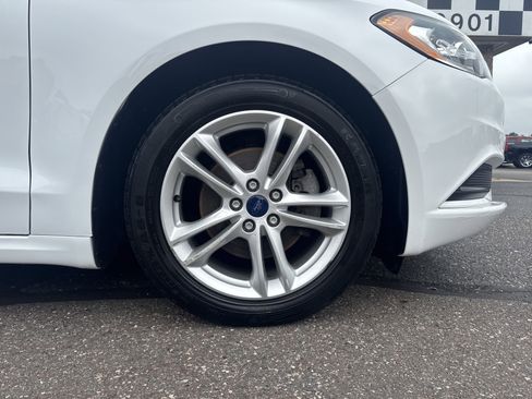 Used 2018 Ford Fusion SE image 9