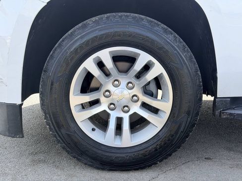 Used 2018 Chevrolet Suburban LT RWD image 27