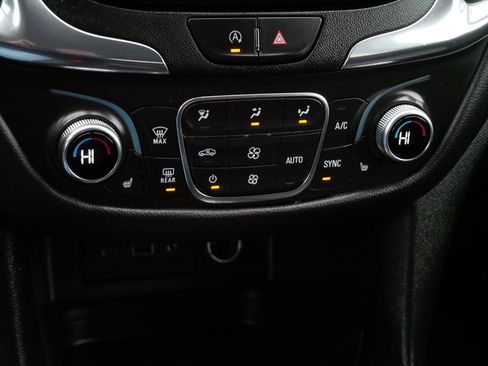 Used 2023 Chevrolet Equinox LT image 24