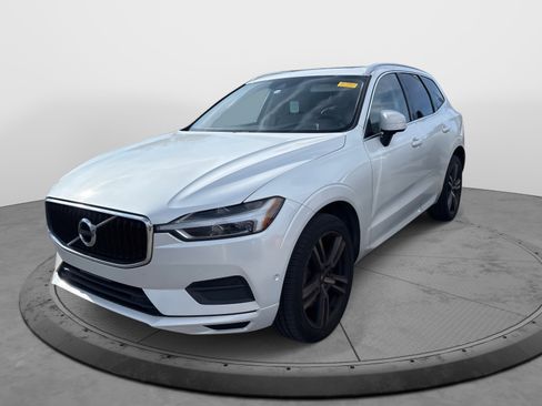 Used 2018 Volvo XC60 T6 Momentum w/ Vision Package image 5