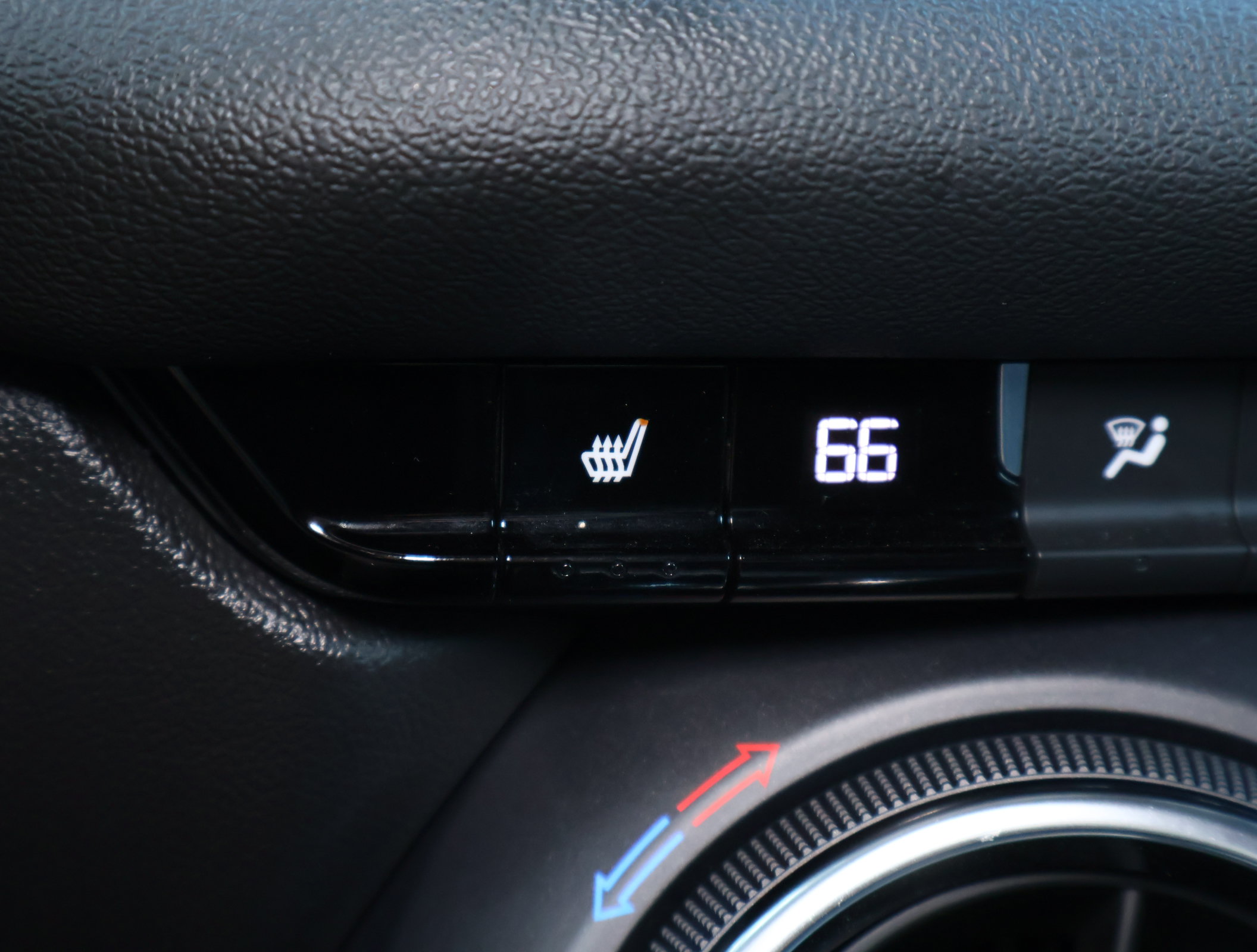 Used 2024 Chevrolet Blazer LT w/ Convenience Package FWD image 6