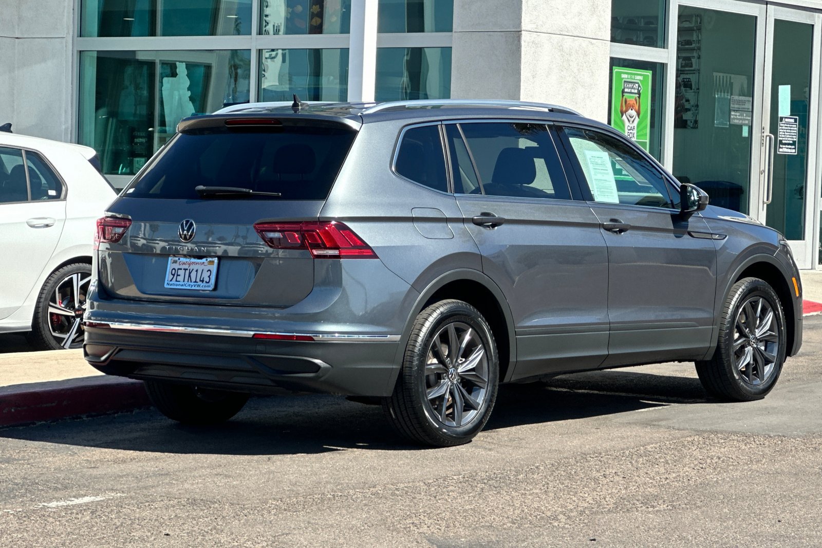 Used 2023 Volkswagen Tiguan SE FWD image 4