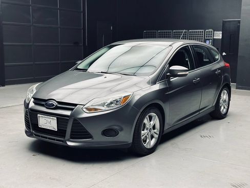 Used 2014 Ford Focus SE w/ SE Winter Package FWD image 1