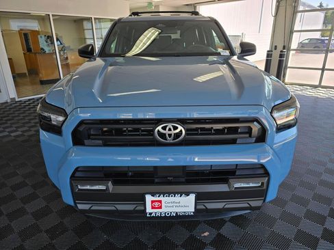 Used 2025 Toyota 4Runner SR5 AWD/4WD image 8