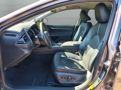 Used 2022 Toyota Camry XLE image 16