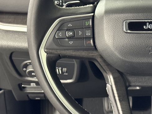 New 2025 Jeep Grand Cherokee Limited image 17