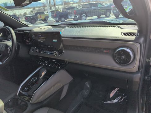 Certified 2025 Chevrolet Colorado ZR2 w/ Technology Package image 31