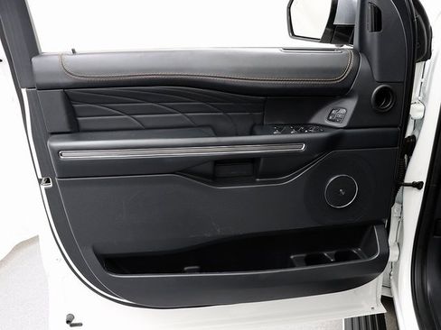 Used 2023 Ford Expedition Platinum image 25