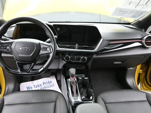 Used 2025 Chevrolet Trax RS w/ Driver Confidence Package FWD image 29