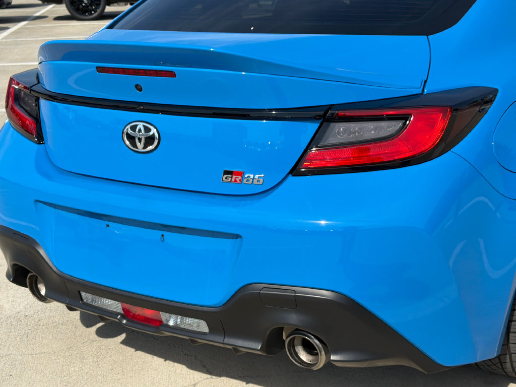 Used 2023 Toyota GR86 Premium w/ ALL Weather Mat Package (TMS) RWD image 5