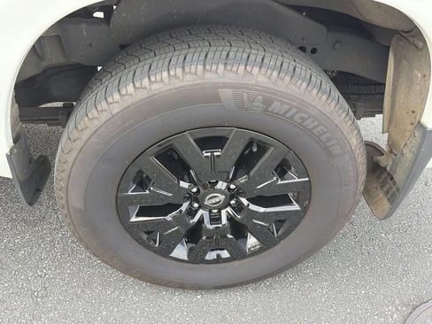 Certified 2024 Nissan Frontier SV w/ SV Convenience Package image 8