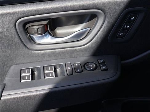 Used 2025 Honda Pilot TrailSport image 13