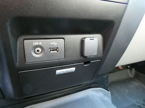 Used 2015 Ford F150 XLT image 25