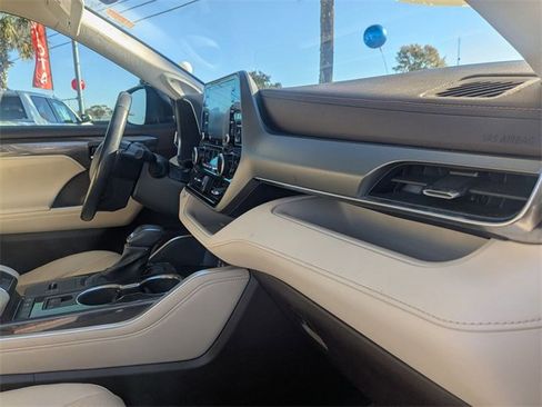 Certified 2022 Toyota Highlander Limited image 37