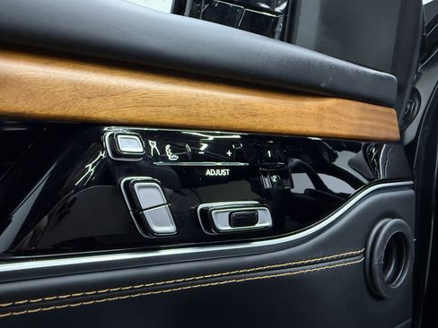 Used 2022 Jeep Grand Wagoneer Series III image 10