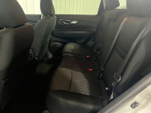 Used 2019 Nissan Rogue SV image 6