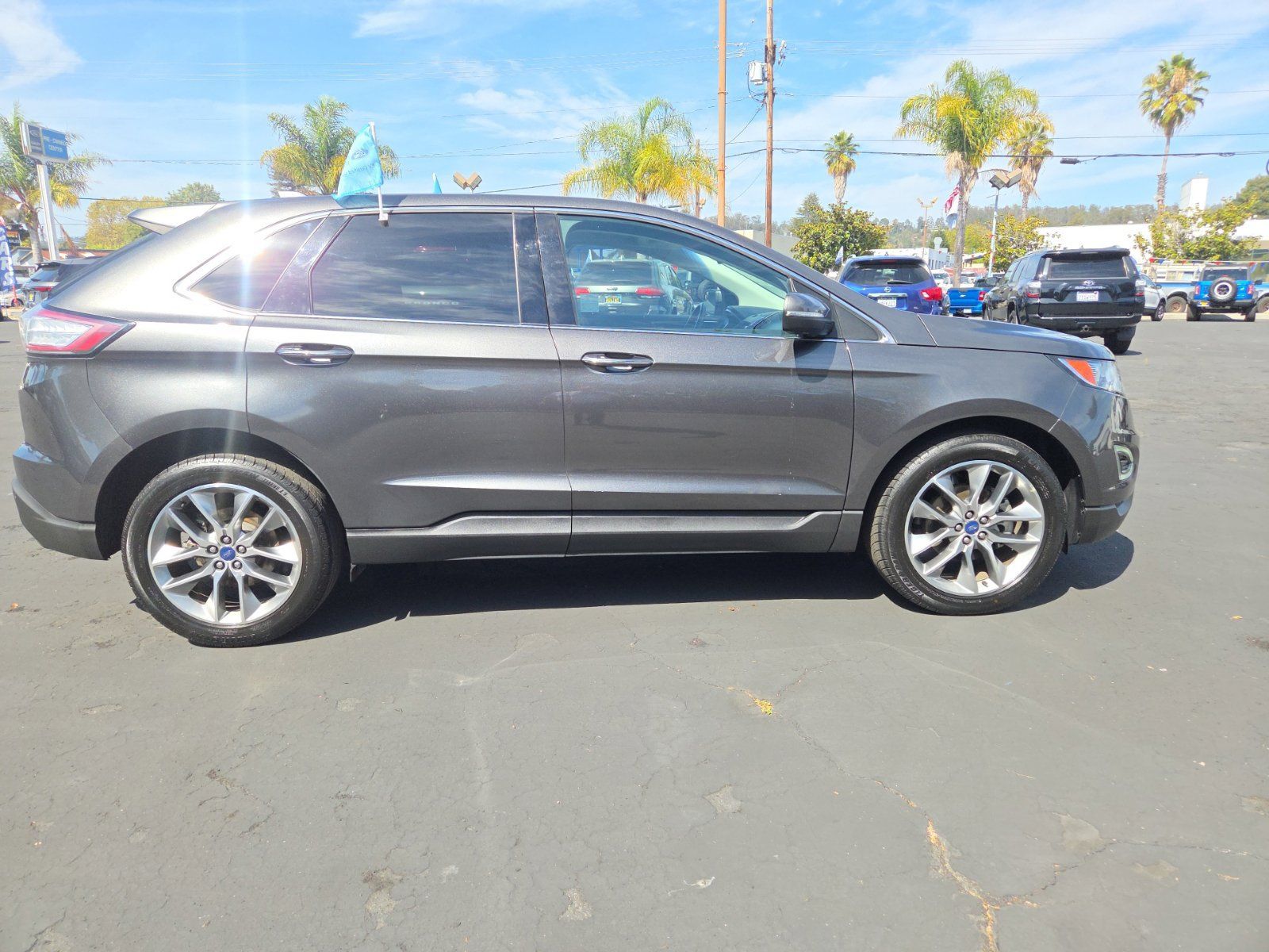 Certified 2018 Ford Edge Titanium w/ Technology Package FWD image 3