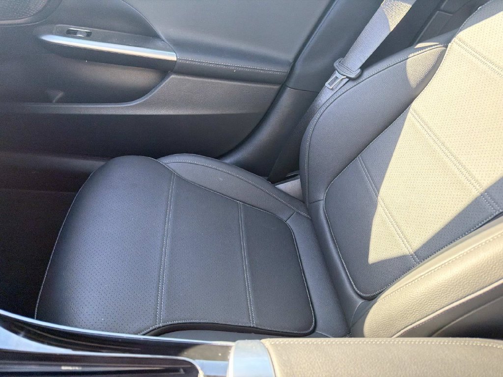 Used 2025 Mercedes-Benz C 300 Sedan image 16