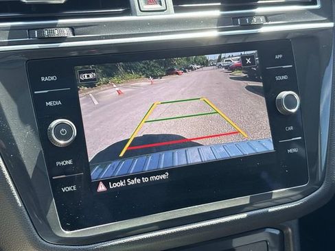 Used 2023 Volkswagen Tiguan SE w/ Panoramic Sunroof Package FWD image 31
