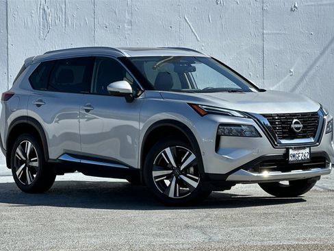 Used 2022 Nissan Rogue Platinum w/ Head-Up Display Package image 2