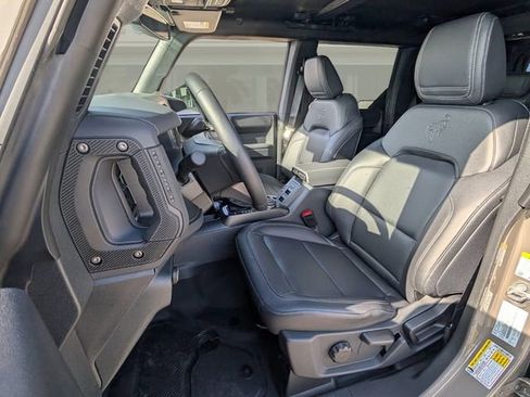 New 2025 Ford Bronco Badlands image 4