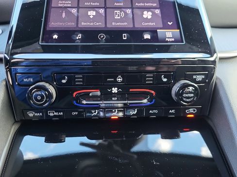 New 2025 Jeep Grand Cherokee Laredo X w/ Luxury Tech Group I image 18