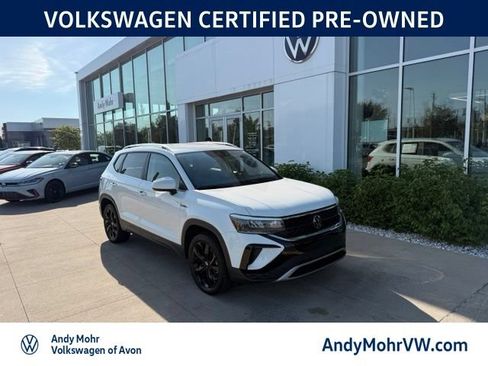 Used 2023 Volkswagen Taos SE w/ Black Wheel Package FWD image 1