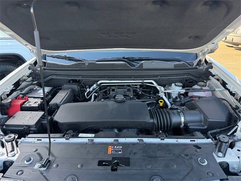 New 2026 Chevrolet Colorado ZR2 w/ Off-Road Front Bumper Package image 39