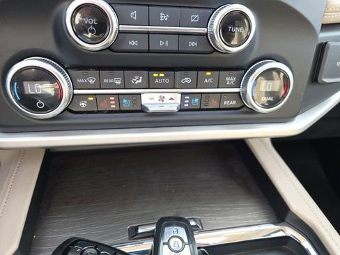 Used 2024 Ford Expedition Max Limited AWD/4WD image 10