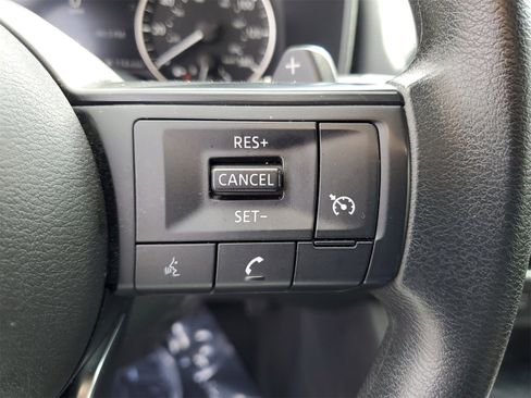 Used 2024 Nissan Rogue S image 12