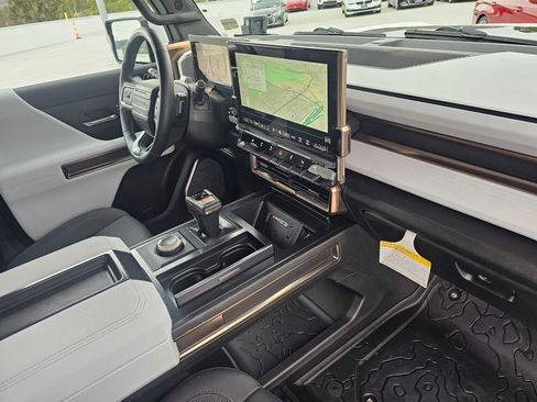 Used 2024 GMC Hummer EV 2X w/ Extreme Off-Road Package image 11