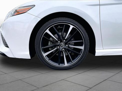 Used 2018 Toyota Camry XSE FWD image 9