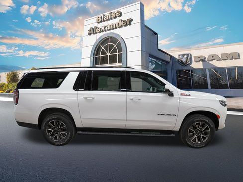 Used 2024 Chevrolet Suburban Z71 w/ Luxury Package AWD/4WD image 2