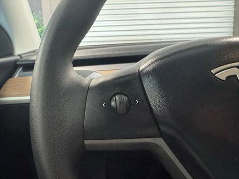 Used 2020 Tesla Model Y Long Range image 17