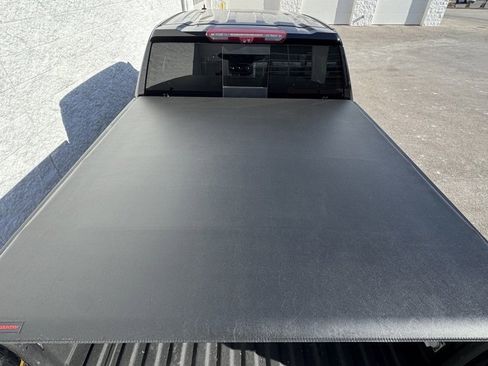 Used 2022 GMC Sierra 1500 AT4 w/ AT4 Premium Package image 9