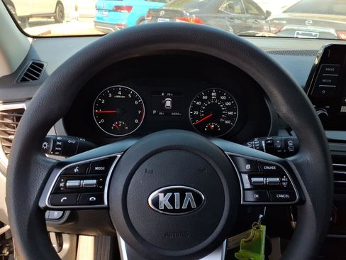Used 2021 Kia Seltos LX image 18