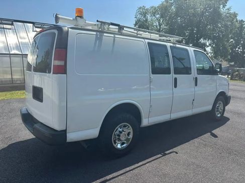 Used 2011 Chevrolet Express 2500 image 8