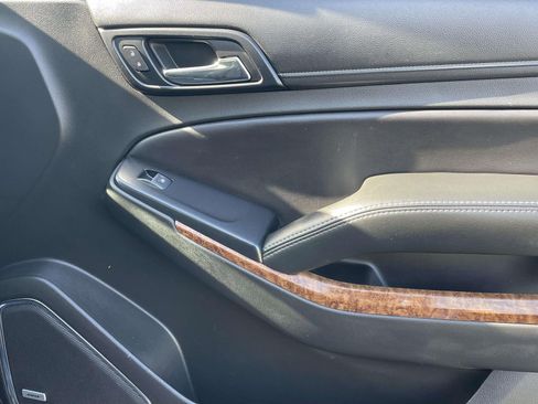 Used 2018 Chevrolet Suburban Premier image 12