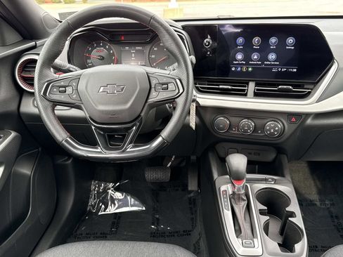 Used 2024 Chevrolet Trax RS w/ Driver Confidence Package image 2