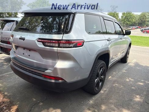 Used 2023 Jeep Grand Cherokee L Laredo AWD/4WD image 4