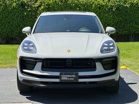 Certified 2025 Porsche Macan AWD/4WD image 11