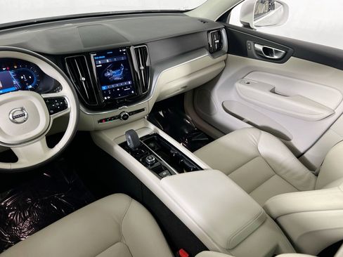 Used 2023 Volvo XC60 B5 Core image 23