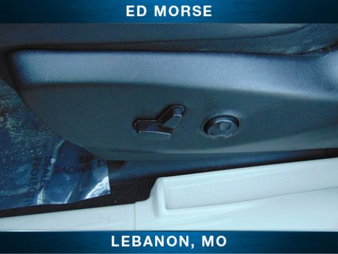 Used 2023 Chrysler Pacifica Touring-L image 18