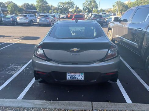 Used 2017 Chevrolet Volt LT w/ Comfort Package FWD image 5