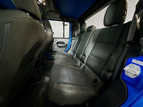 Used 2021 Jeep Gladiator Sport image 4